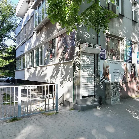 Tiny 'n Cozy 1br Flat With Parking Close To Center