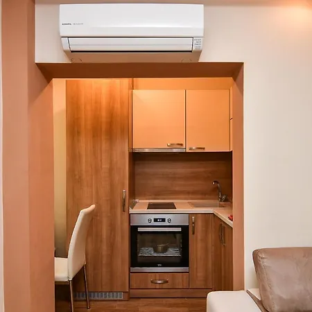 Tiny 'n Cozy 1br Flat With Parking Close To Center * 바르나